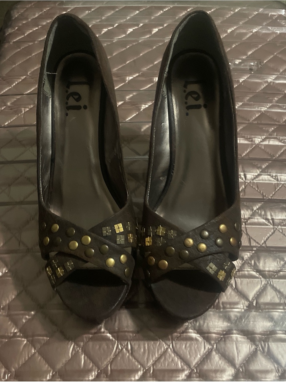 lei Brown Peep-Toe Heels with Gold Studs